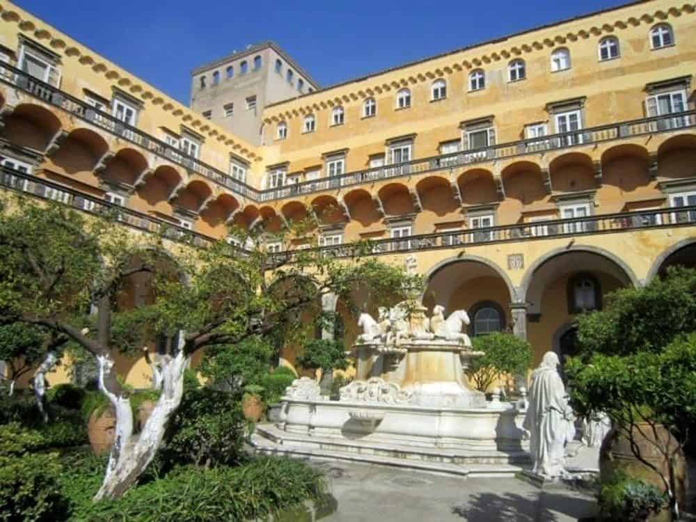 Monastero di San Gregorio Armeno - Chiostro - foto