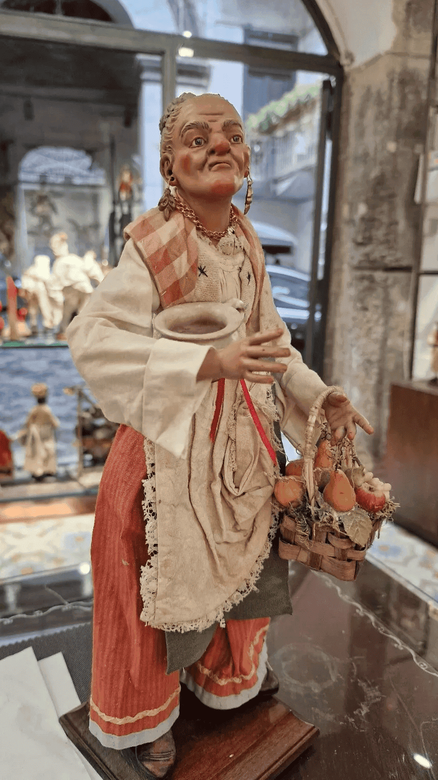 Statuina del presepe napoletano - Il femminiello - Foto